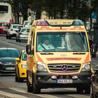 Várandós kismamához riasztották a mentőket, de végül mégsem ő került kórházba