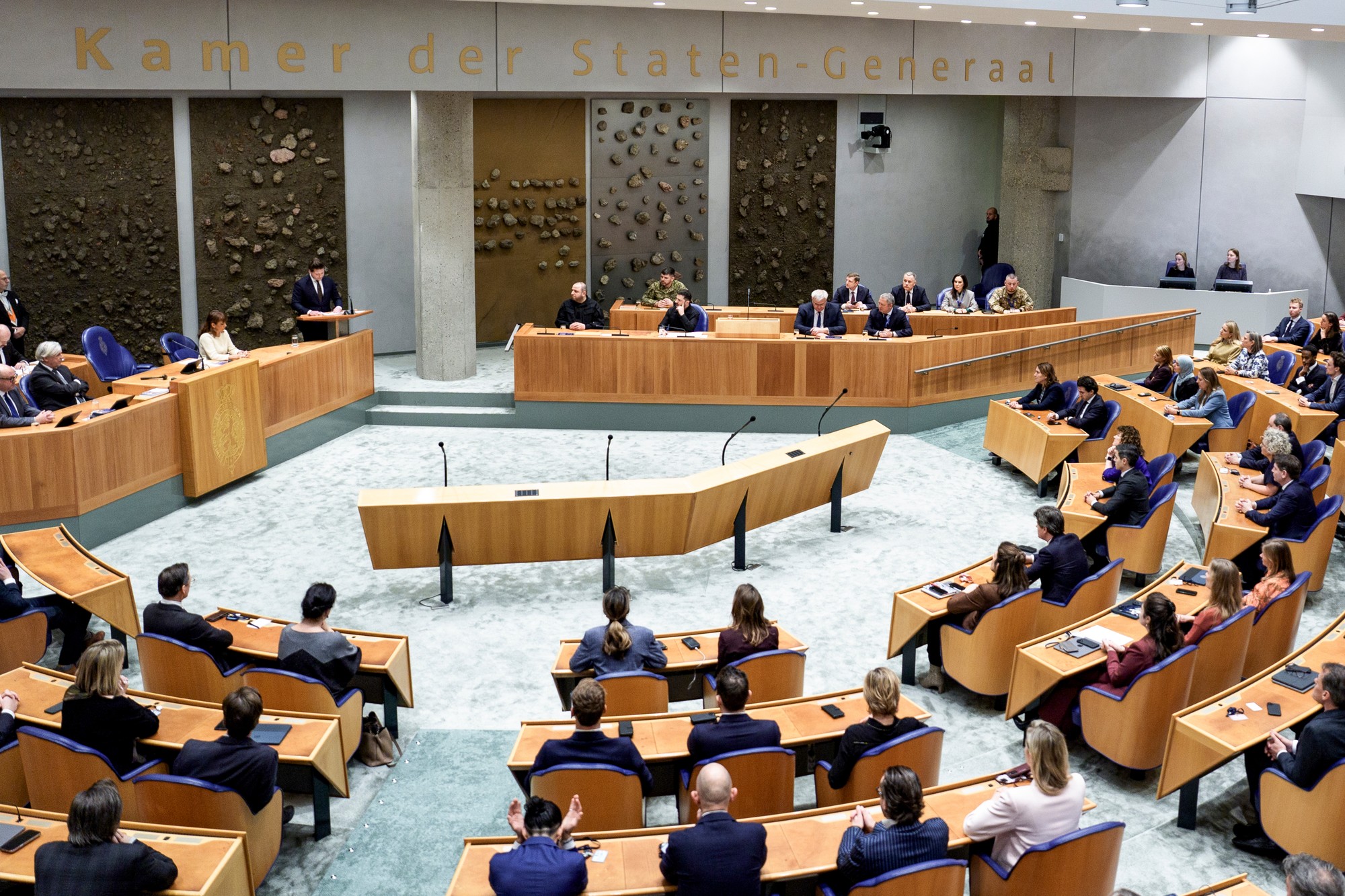 Ukrajinský prezident Volodymyr Zelenskyj počas tlačovej konferencie s holandským premiérom Dickom Schoofom.