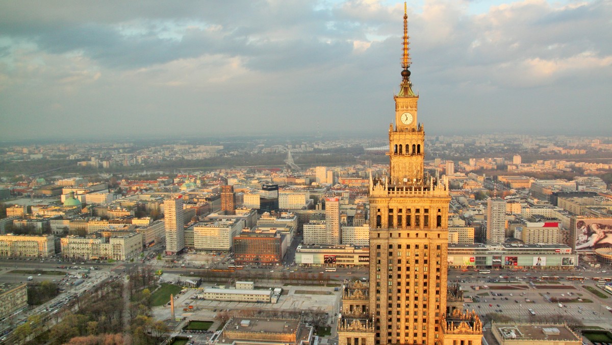 Norweskie i polskie archiwa fotograficzne były źródłem inspiracji dla polskich artystów fotografów do stworzenia własnych prac fotograficznych, które będą od dzisiaj prezentowane na wystawie "Żywe archiwa" w PKiN w Warszawie.