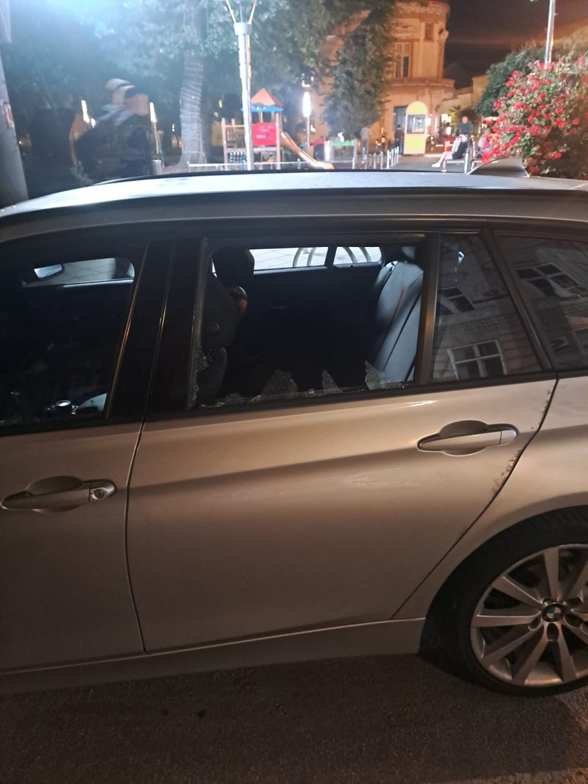 Auto na koji je pucao muskarac kod Sremske Mitrovice