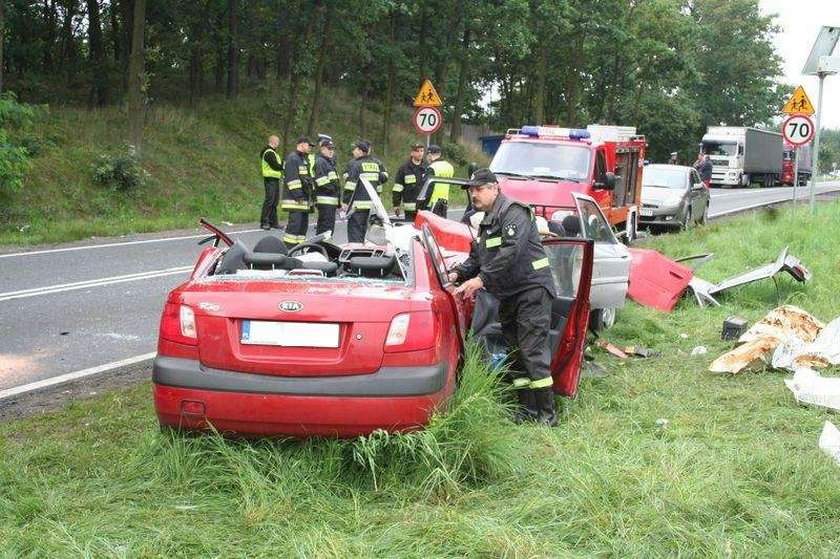 Znów śmierć na drodze. Z aut została miazga