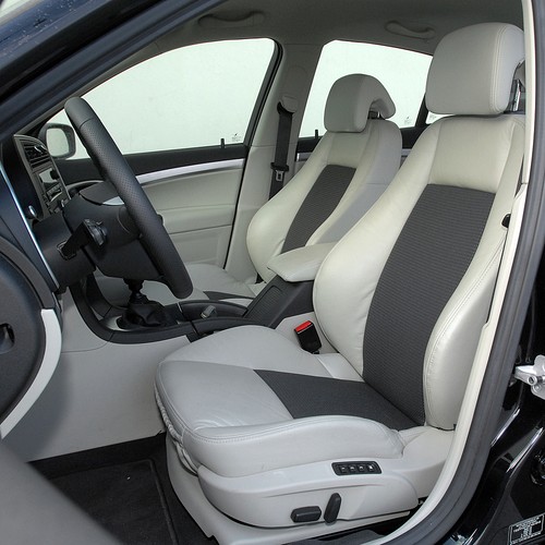 Centrum dowodzenia - fotele są wygodne i świetnie trzymają w zakrętach