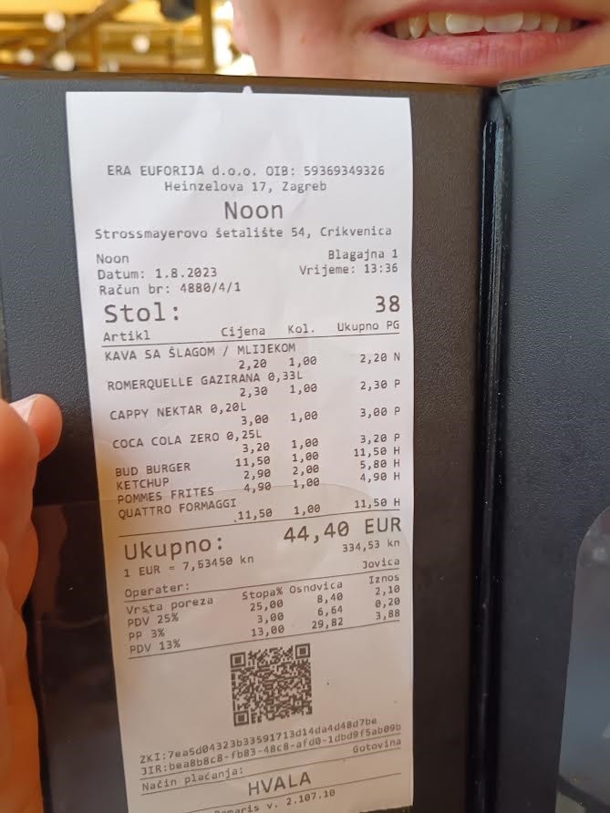 Peter poslal účet z Crikvenice.