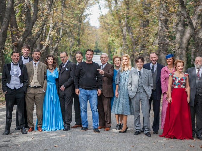 Reditelj sa glumačkom ekipom filma