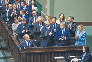 Czy zawsze warto klaskać swojemu? Tak się składa, że brak realnego kandydata na innego Tuska