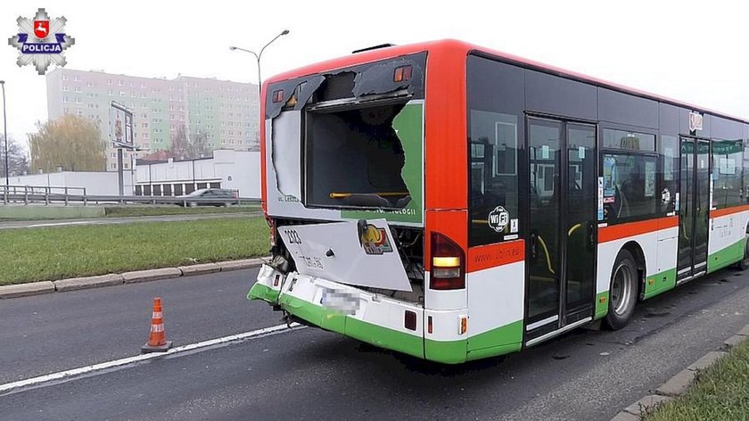 Kierował karetką w Lublinie, miał podrobione dokumenty. Spowodował wypadek