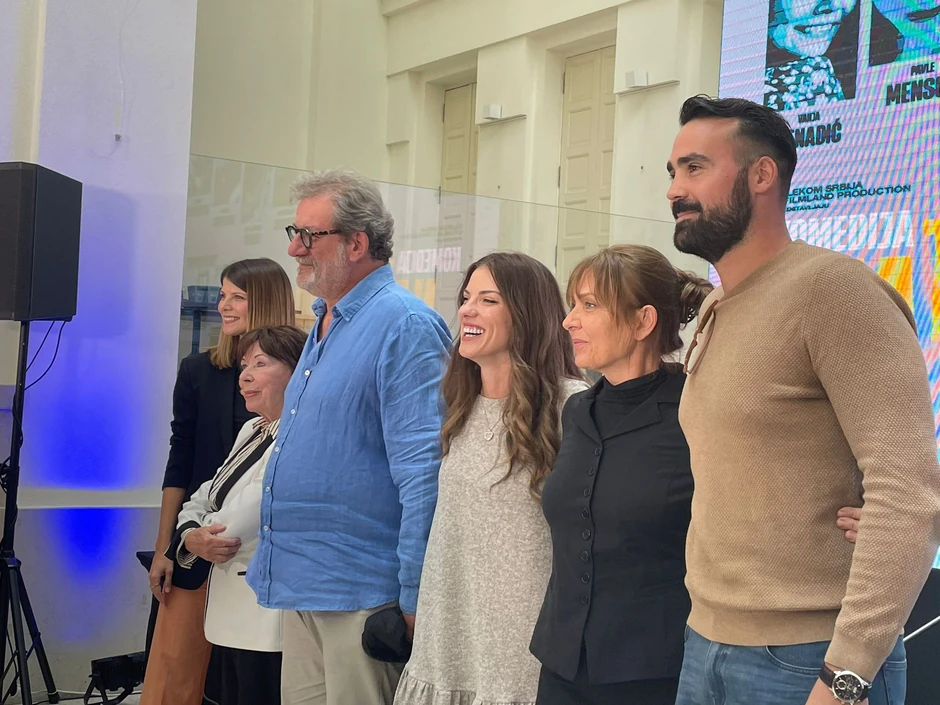 Komedija na tri sprata