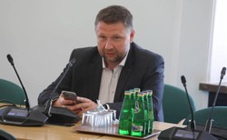 Kierwiński: Kaczyński i Kamiński  bezwzględni wobec kobiet, ale nie wobec bandziorów