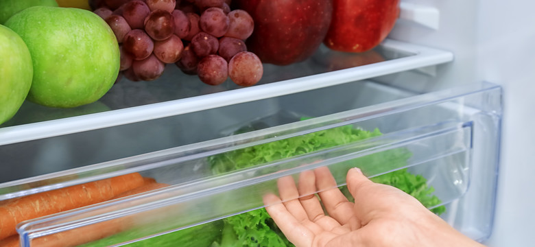 Jesz dużo warzyw i owoców? Komora zero w lodówce pozwoli przechowywać je dłużej. Zobacz modele z tą funkcją