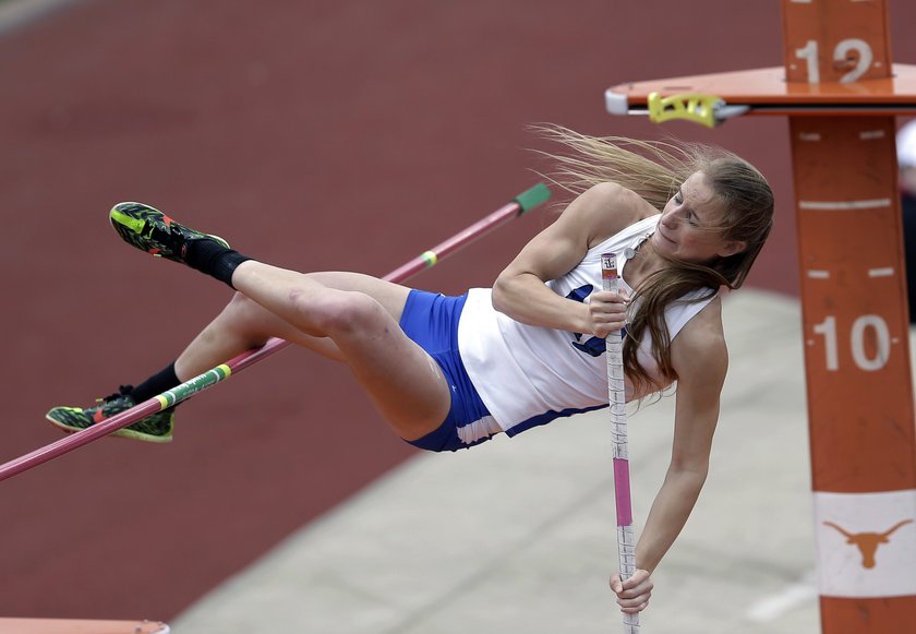 Charlotte Brown jest niewidoma, a skacze o tyczce!