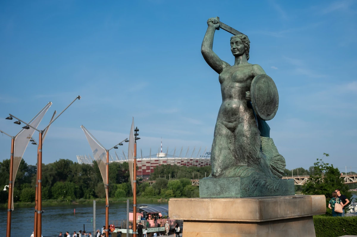  Zdewastowanie pomnika warszawskiej Syrenki. Policja szuka sprawców