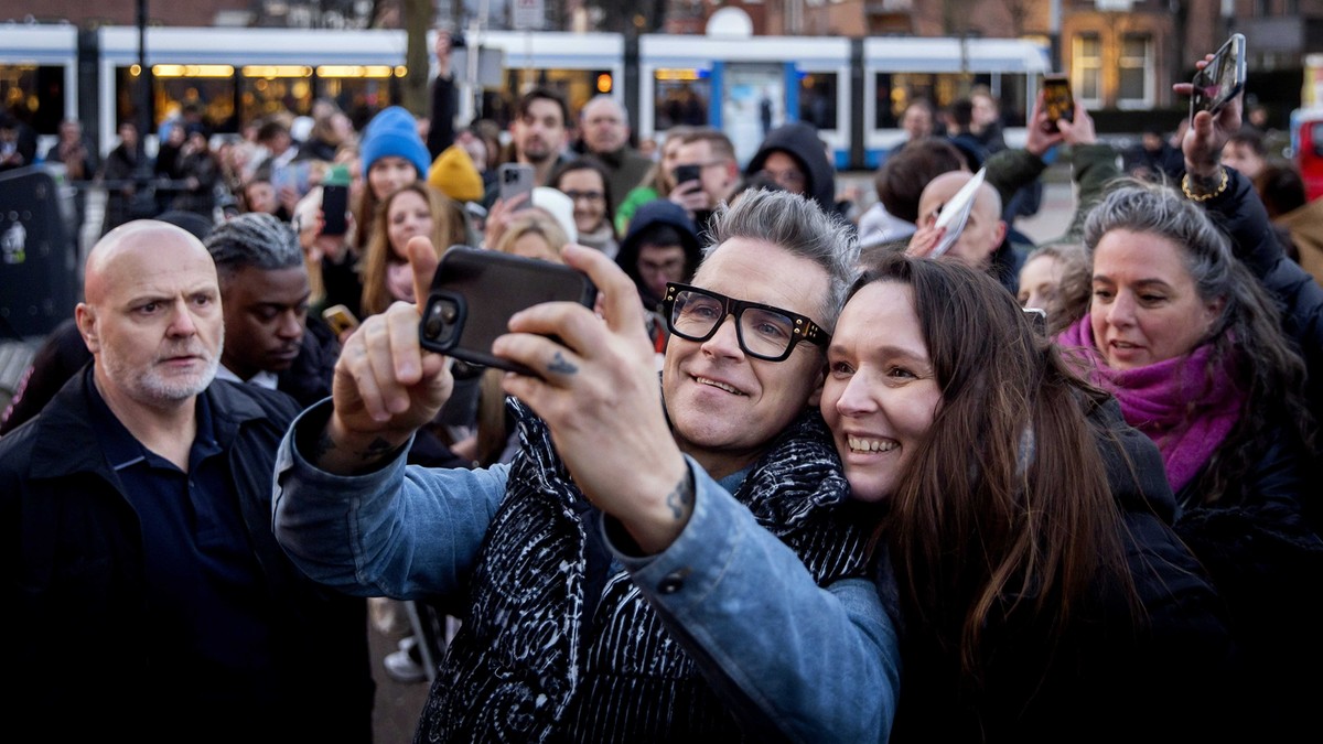 Friss fotók: nem hiszi el, de az 50 éves Robbie Williams még mindig a világ legjobb pasija – Így néz ki most