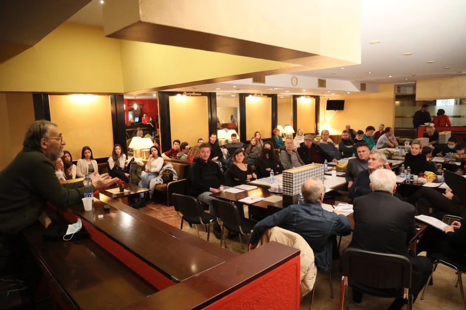 Siniša Kovačević sa ekipom predstave u Narodnom pozorištu