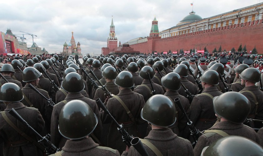 Historyczna parada na Placu Czerwonym
