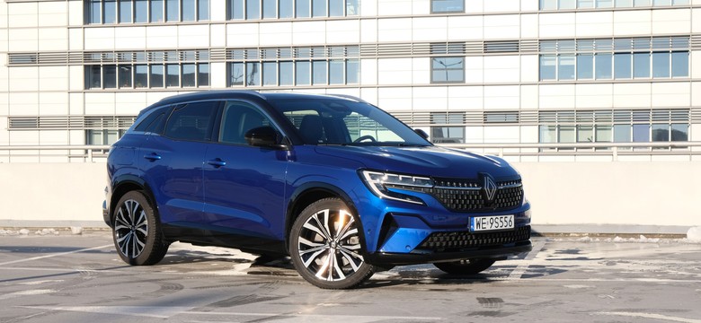 Renault Austral E-Tech full hybrid: niby klasyczna hybryda, a tyle rzeczy robi inaczej [TEST]