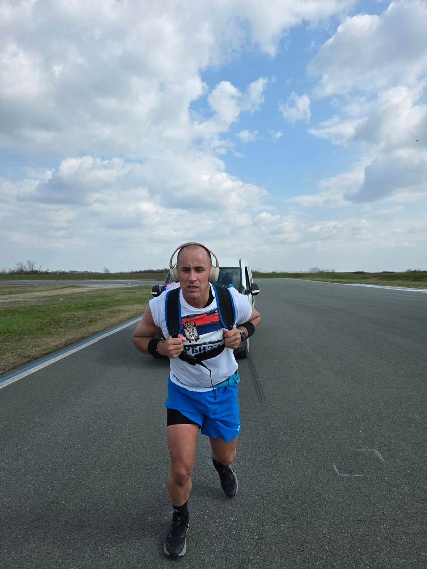 Marko Nikolić vuča auta 24 časa u Beogradu