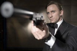James Bond – kobiety, martini i... śpiew