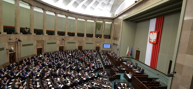 Poseł PiS: Winę za nocne obrady Sejmu ponoszą PO i Nowoczesna, bo zadają zby wiele pytań