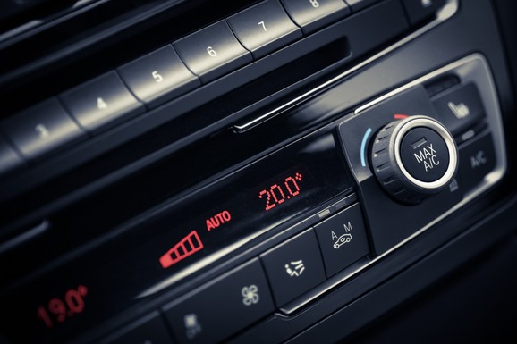 Klima u auto može da "proguta" 4 litre goriva: Evo šta radite pogrešno i koja je optimalna temperatura