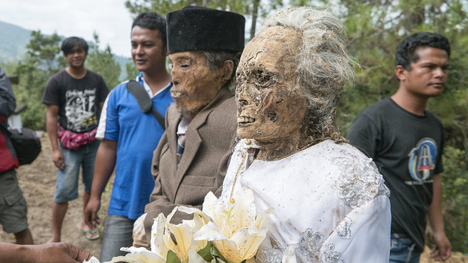 Ma’nene - rytuał opieki nad ciałami zmarłych odprawiany przez Toradżów, Celebes, Indonezja