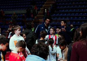 Košarkaški klub Crvena zvezda Meridianbet i Fondacija Meridian organizovali su donaciju novogodišnjih paketića 