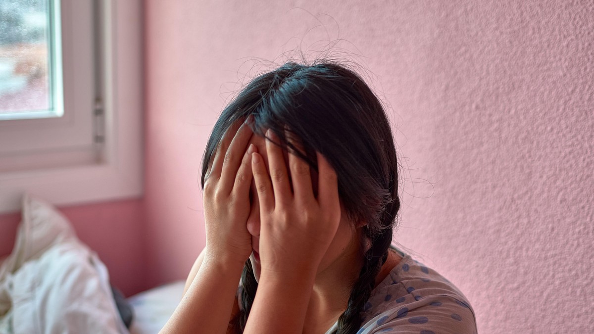 Devojčicu napustili roditelji, godinu dana živela u prikolici punoj smeća, izmeta i bubašvaba (Ilustracija)