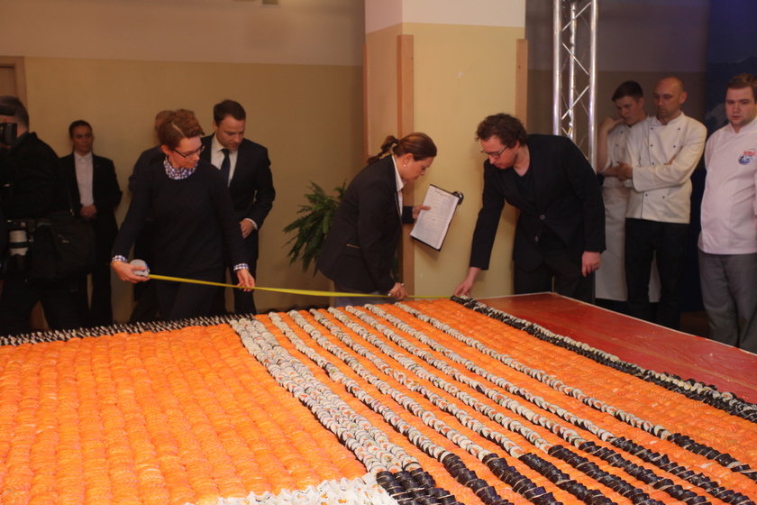 Bicie rekordu Guinnessa w wielkości sushi