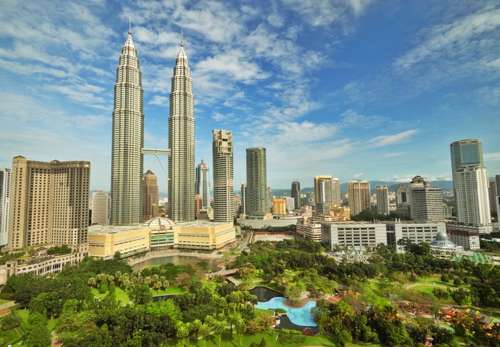 Petronas Towers w Kuala Lumpur. Bliźniacze wierze mają 452 metry wysokości