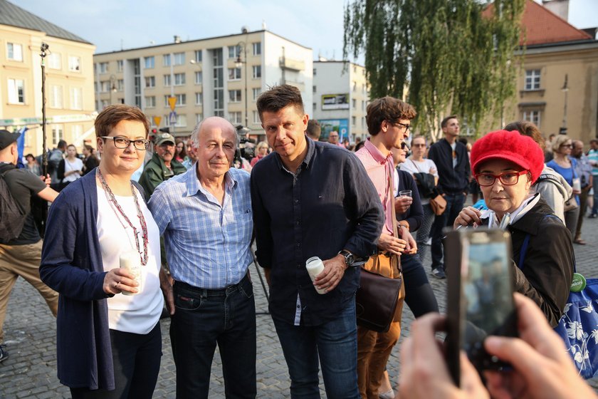 Wrogowie zmian w sądownictwie wciąż walczą. Kolejny dzień protestów