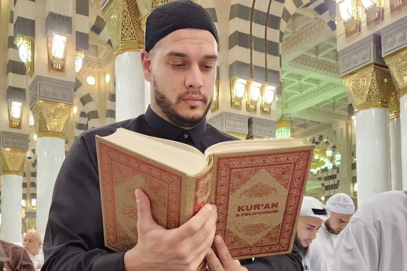 "LJUDIMA SMETA ŠTO SAM MUSLIMAN, VREĐAJU ME" Dejan Dragojević se oglasio za Bajram, obratio se hrišćanima: "Islam ću snimati dok sam živ"
