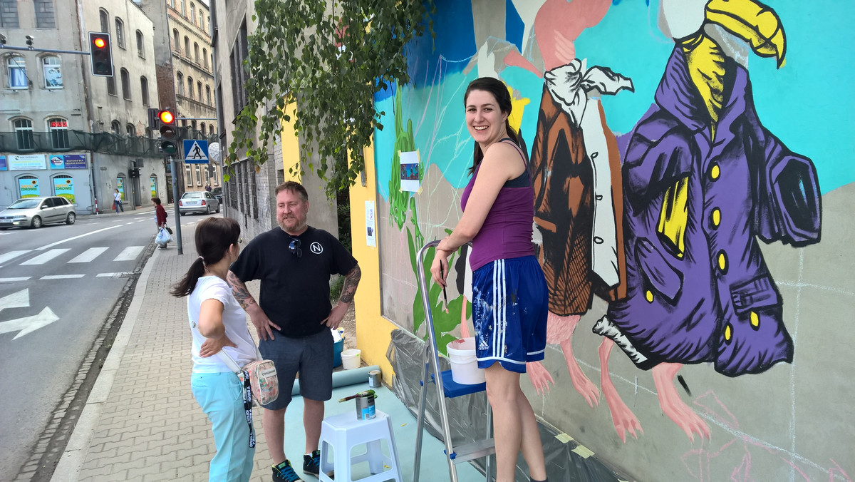 W Bielsku-Białej powstaje wyjątkowy mural. Tworzą go amerykańscy artyści z Grand Rapids w stanie Michigan, partnerskiego miasta Bielska-Białej, którzy w ten sposób chcą upamiętnić jubileusz 25-lecia współpracy między miastami.