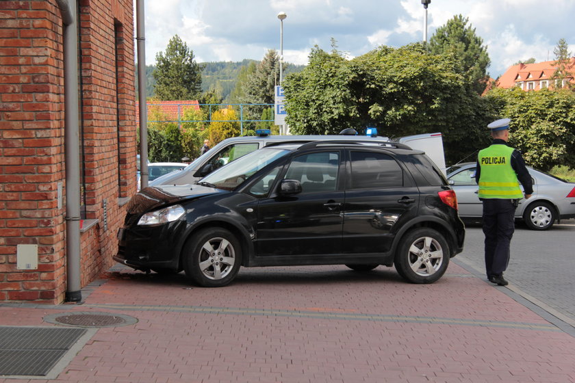 Wypadek w Rabce-Zdrój. Auto wjechało w matkę z dzieckiem