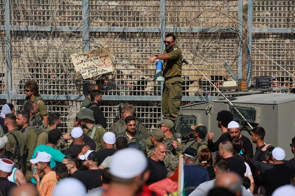 Izraelska vojska pokušava da odvrati izraelske Druze da pređu iz okupirane Golanske visoravni u Siriju | Foto: REUTERS/Ammar Awad
