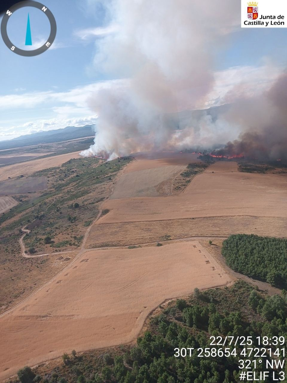 Incendio masivo en León: una máquina agrícola provoca el fuego