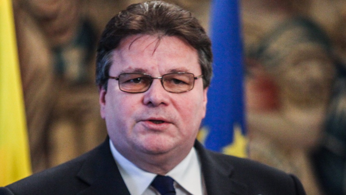 Przypomina mi się bardzo bolesną kartę (historii). Z tego powodu jest mi wstyd i jestem gotów raz jeszcze za to przeprosić - mówił szef litewskiej dyplomacji Linas Linkevicius, odnosząc się do - jak to ujął - "haniebnego głosowania" nad ustawą o pisowni nielitewskich nazwisk.