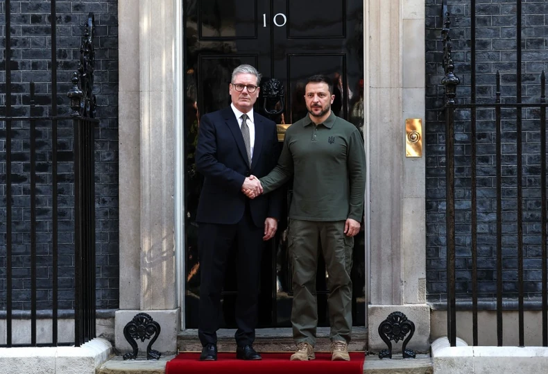 Kir Starmer i Zelenski ispred Dauning strita 10 | Foto: ANDY RAIN/EPA-EFE/REX/Shutterstock
