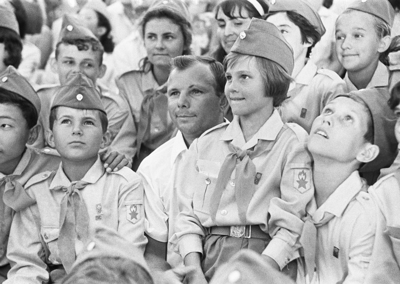 Kosmonauta Jurij Gagarin z wizytą w obozie pionierów "Artek", 1967 r.