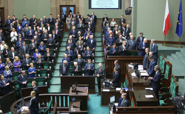 Spada poparcie dla PiS, PO i Nowoczesnej. Rośnie za to dla Kukiz'15. NAJNOWSZY SONDAŻ