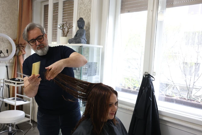 Topla karamel nijansa