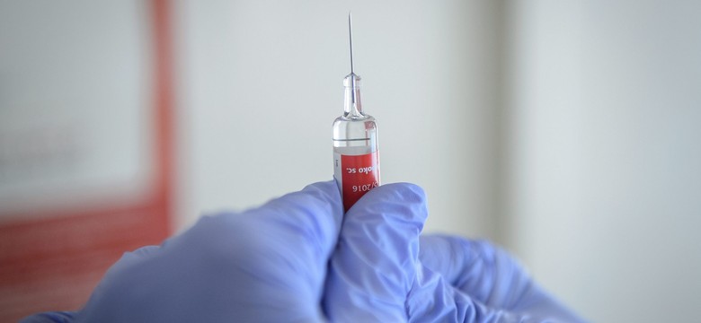 Kara dla antyszczepionkowców. Lekarz: Wolność słowa nie oznacza, że można krzyczeć "jest bomba" na stadionie