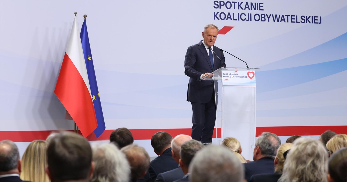 Tusk przyznał, że "czuje oddech na plecach". Nagle wskazał na ministra