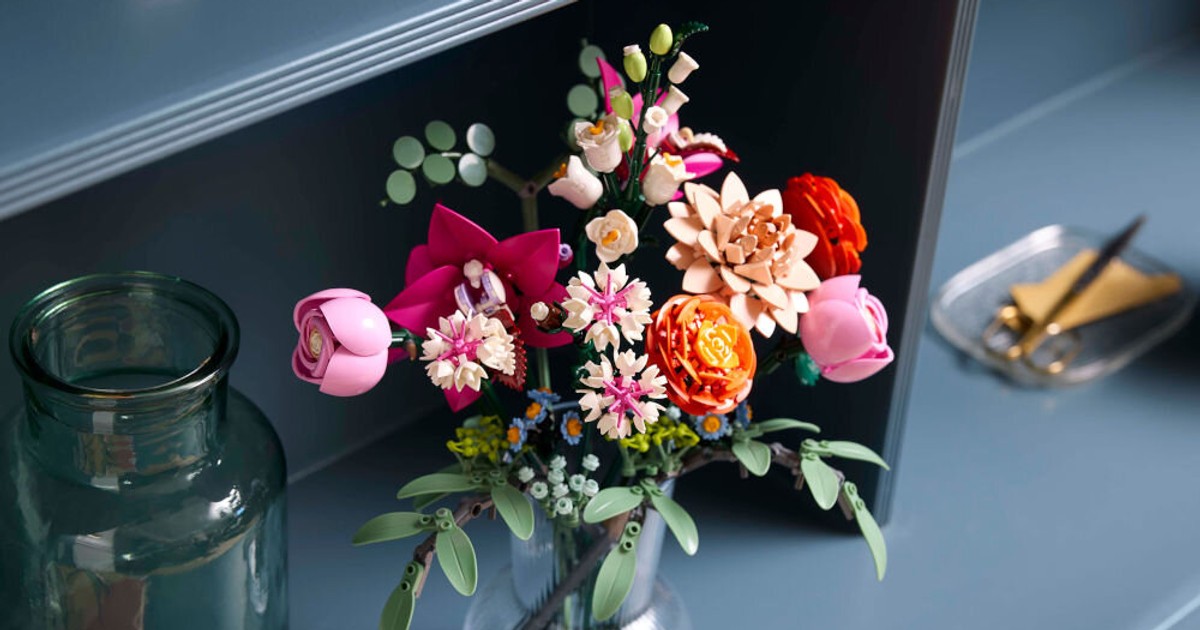 Oryginalny prezent na Walentynki? Kwiaty z klocków Lego!