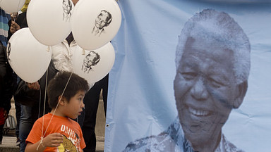 Mandela w stanie krytycznym, ale są oznaki poprawy