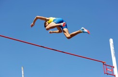 Duplantis i Lavillenie rywalizowali w podwórkowym konkursie skoku o tyczce