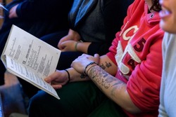 Niezwykła msza za kratami. Biskup poszedł do aresztu [ZDJĘCIA]