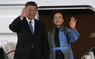 Xi Jinping przyleciał do Serbii. Ulice Belgradu w chińskich flagach