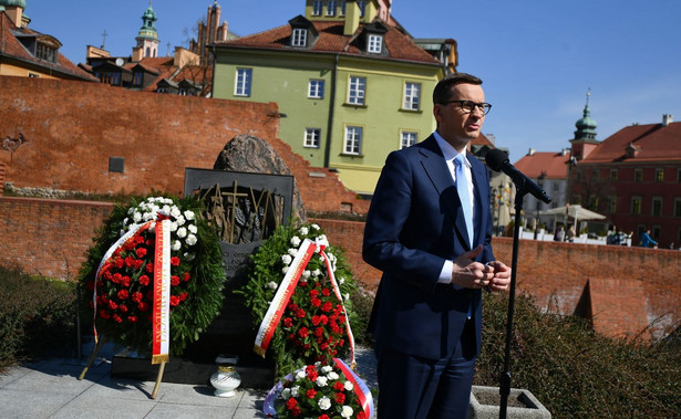 Premier Mateusz Morawiecki w trakcie uroczystych obchodów Dnia Pamięci Ofiar Zbrodni Katyńskiej