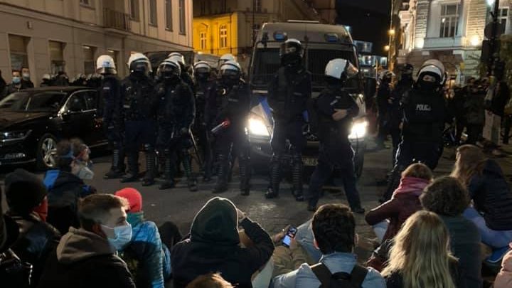 Strajk Kobiet. Sąd w Warszawie szykuje się na masowe areszty