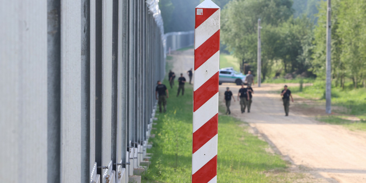 Fizyczna zapora na granicy z Białorusią stoi już od kilku miesięcy. Teraz rusza również ta elektroniczna.