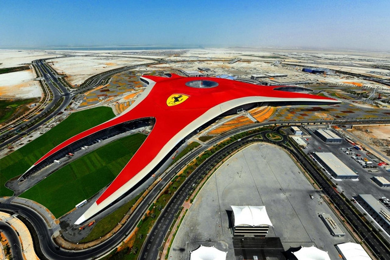 Ferrari World Abu Dhabi zaprasza